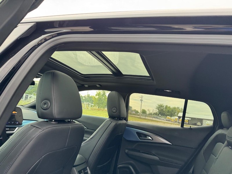 Chevrolet Equinox EV Vehicle Full-screen Gallery Image 6