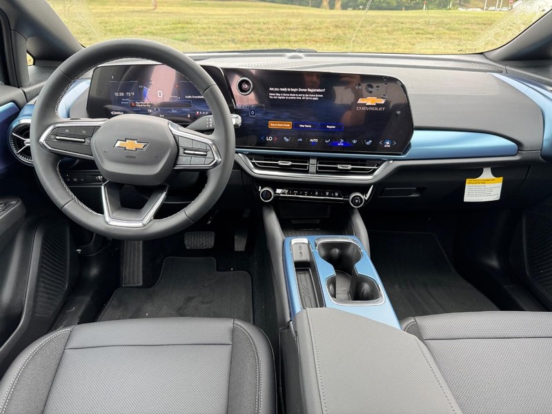 Chevrolet Equinox EV Vehicle Full-screen Gallery Image 8