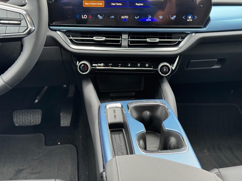 Chevrolet Equinox EV Vehicle Full-screen Gallery Image 10
