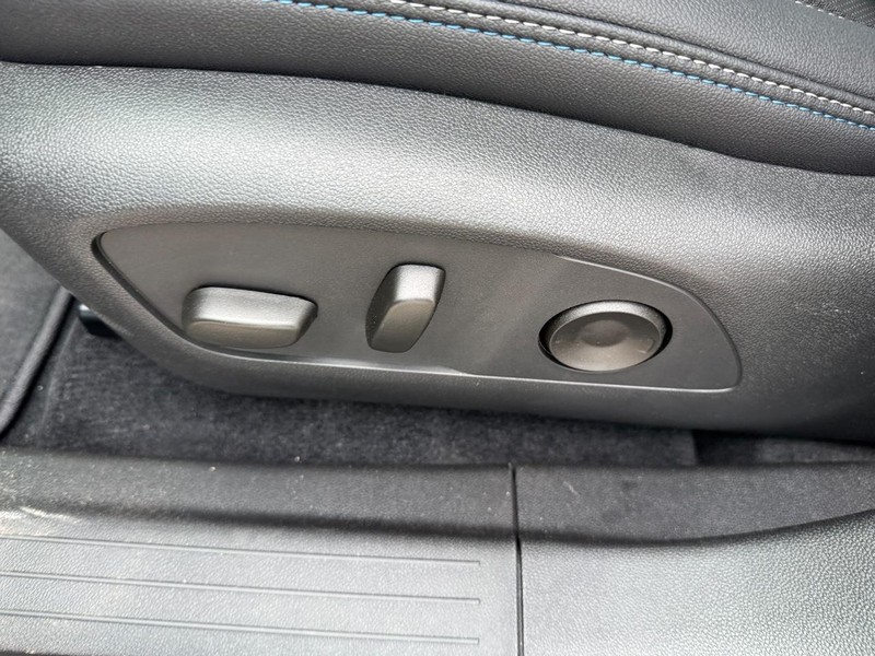 Chevrolet Equinox EV Vehicle Full-screen Gallery Image 11