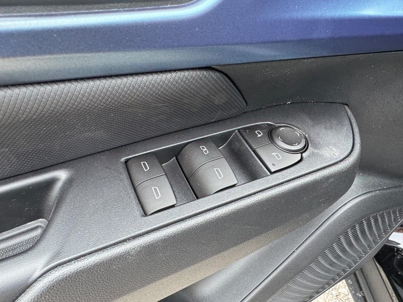 Chevrolet Equinox EV Vehicle Full-screen Gallery Image 12