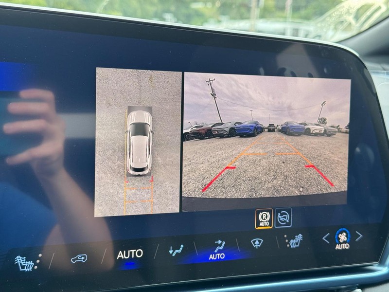 Chevrolet Equinox EV Vehicle Full-screen Gallery Image 16