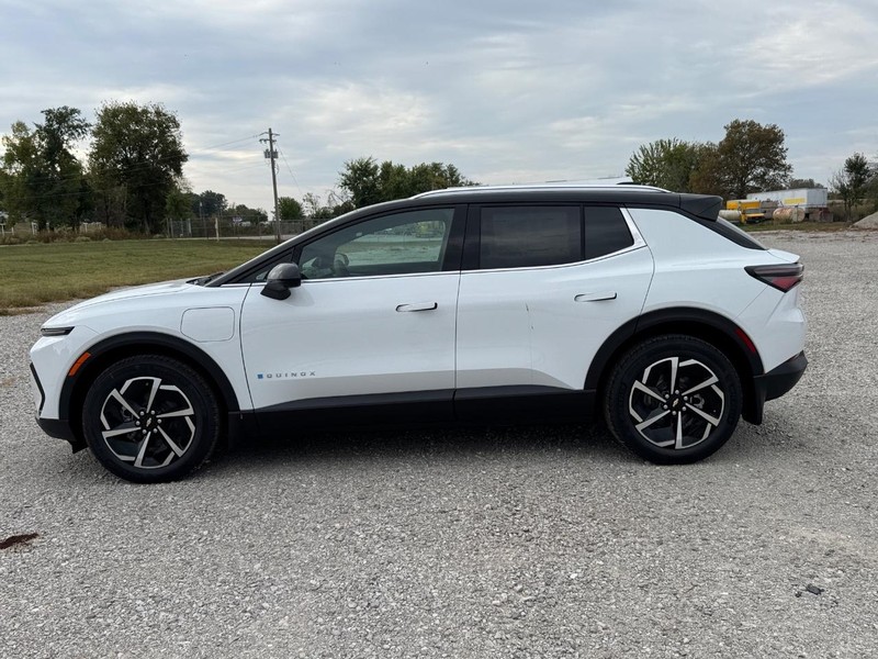 Chevrolet Equinox EV Vehicle Full-screen Gallery Image 2