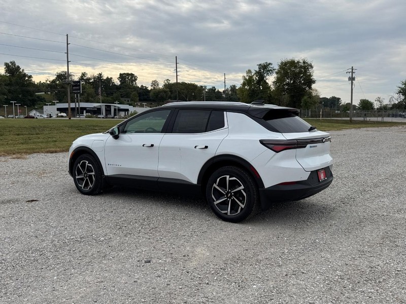 Chevrolet Equinox EV Vehicle Full-screen Gallery Image 3