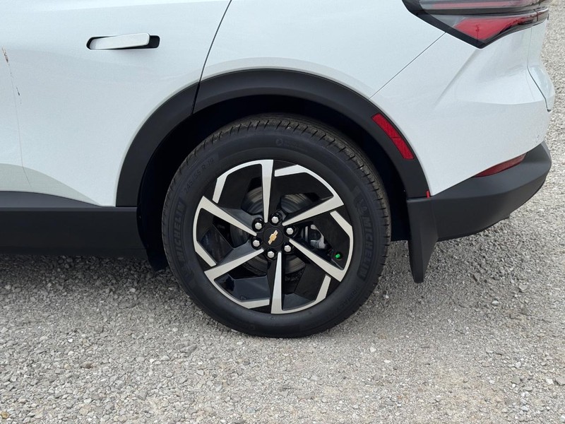 Chevrolet Equinox EV Vehicle Full-screen Gallery Image 4