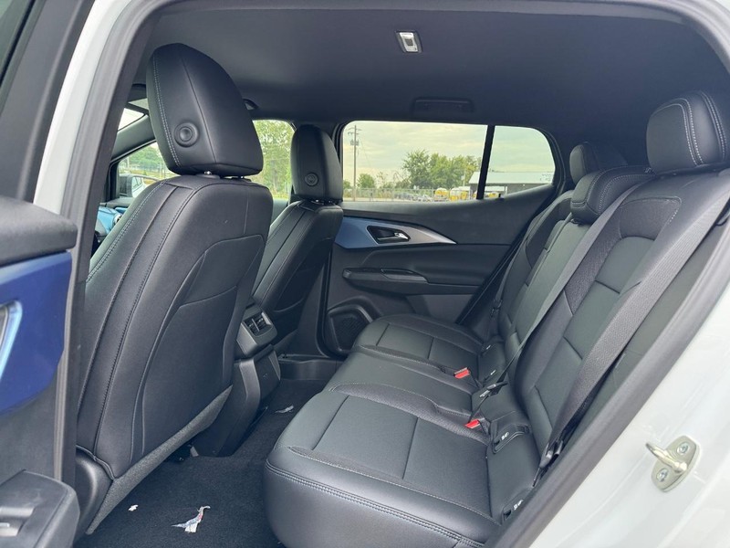 Chevrolet Equinox EV Vehicle Full-screen Gallery Image 5