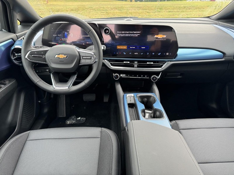 Chevrolet Equinox EV Vehicle Full-screen Gallery Image 6
