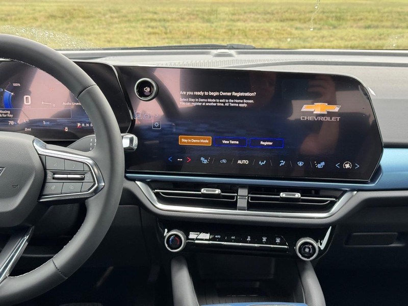 Chevrolet Equinox EV Vehicle Full-screen Gallery Image 8