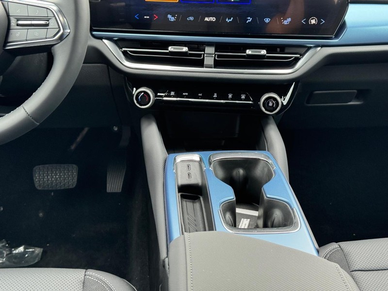 Chevrolet Equinox EV Vehicle Full-screen Gallery Image 9