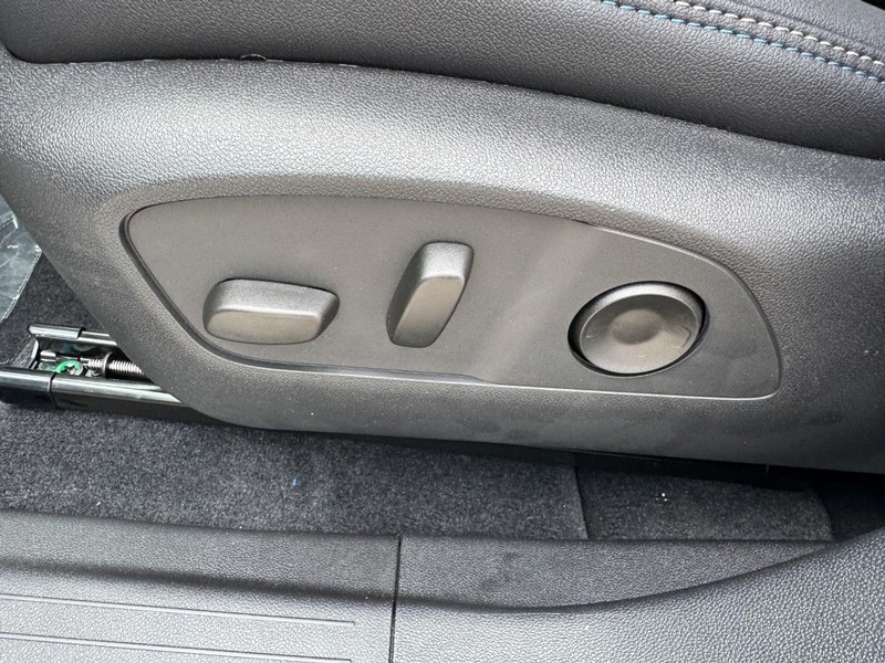 Chevrolet Equinox EV Vehicle Full-screen Gallery Image 10