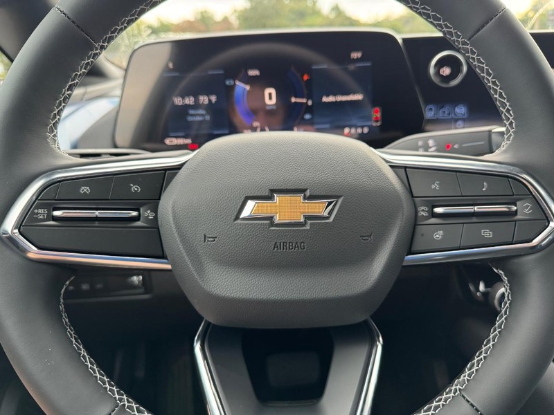 Chevrolet Equinox EV Vehicle Full-screen Gallery Image 12