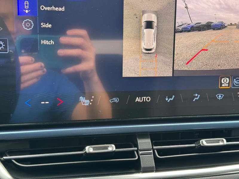 Chevrolet Equinox EV Vehicle Full-screen Gallery Image 15