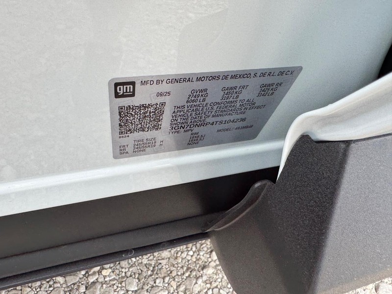 Chevrolet Equinox EV Vehicle Full-screen Gallery Image 17