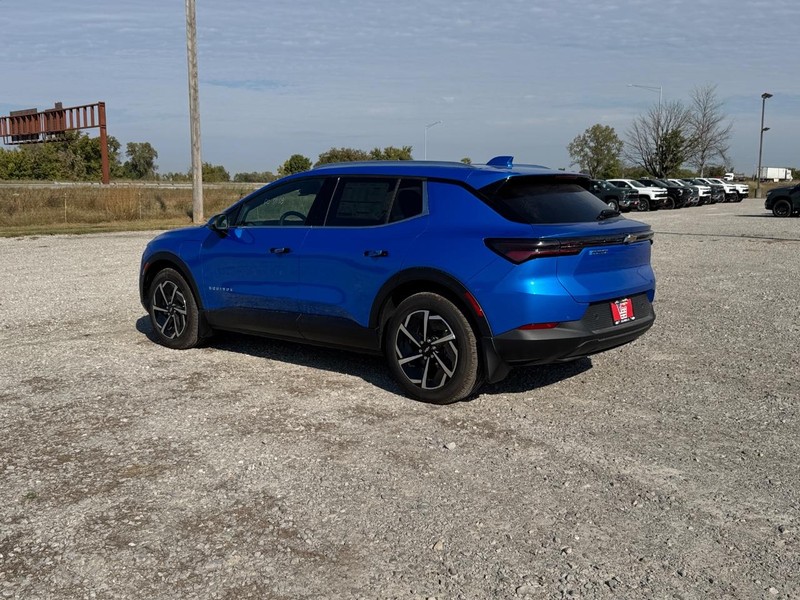 Chevrolet Equinox EV Vehicle Full-screen Gallery Image 3