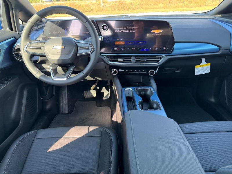 Chevrolet Equinox EV Vehicle Full-screen Gallery Image 6