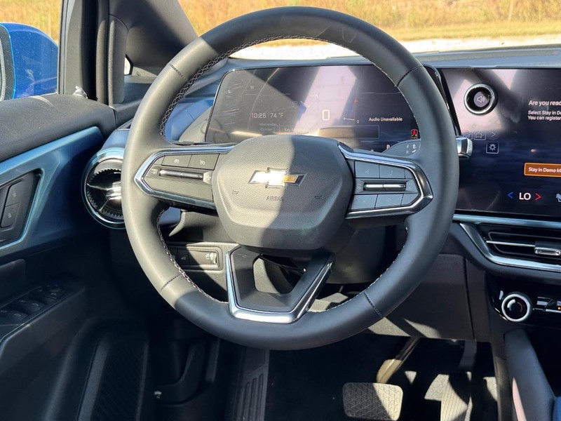 Chevrolet Equinox EV Vehicle Full-screen Gallery Image 7