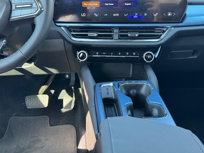 Chevrolet Equinox EV Vehicle Full-screen Gallery Image 9