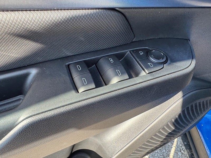 Chevrolet Equinox EV Vehicle Full-screen Gallery Image 11