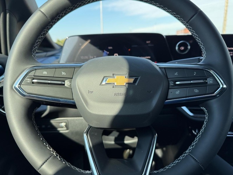 Chevrolet Equinox EV Vehicle Full-screen Gallery Image 12