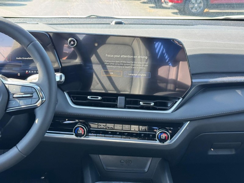 Chevrolet Equinox Vehicle Full-screen Gallery Image 8