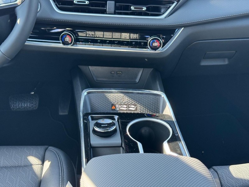 Chevrolet Equinox Vehicle Full-screen Gallery Image 9