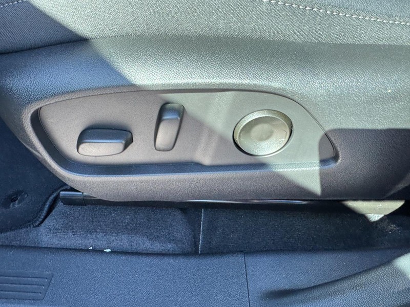 Chevrolet Equinox Vehicle Full-screen Gallery Image 10