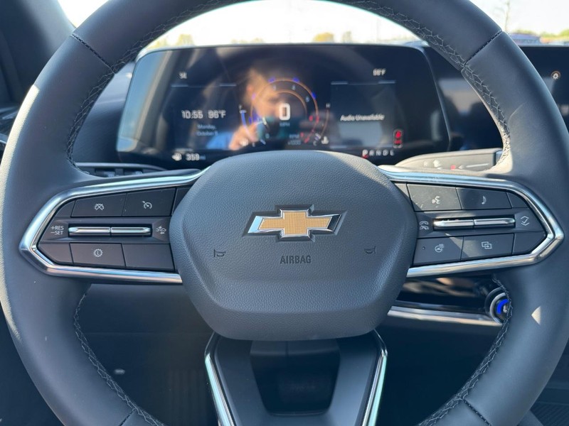 Chevrolet Equinox Vehicle Full-screen Gallery Image 12