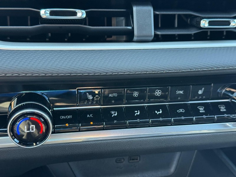 Chevrolet Equinox Vehicle Full-screen Gallery Image 15