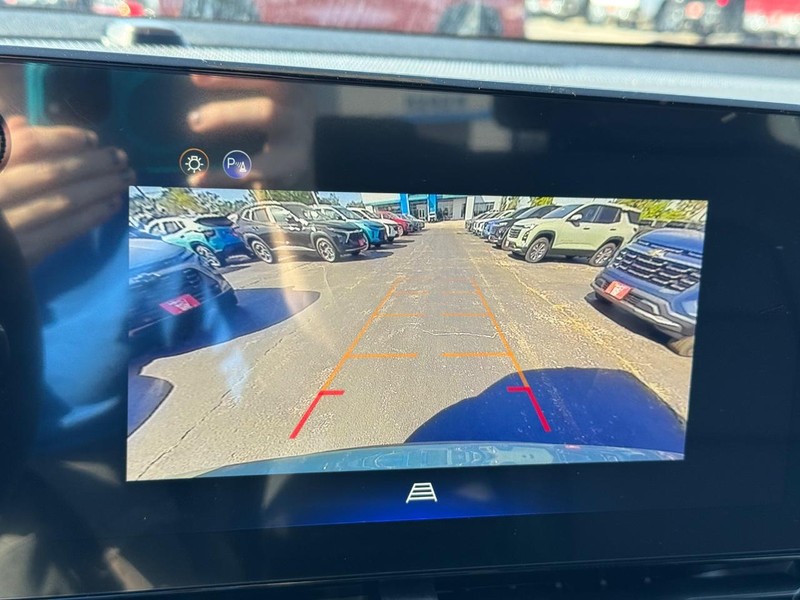 Chevrolet Equinox Vehicle Full-screen Gallery Image 16