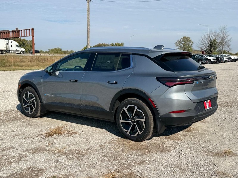 Chevrolet Equinox EV Vehicle Full-screen Gallery Image 3