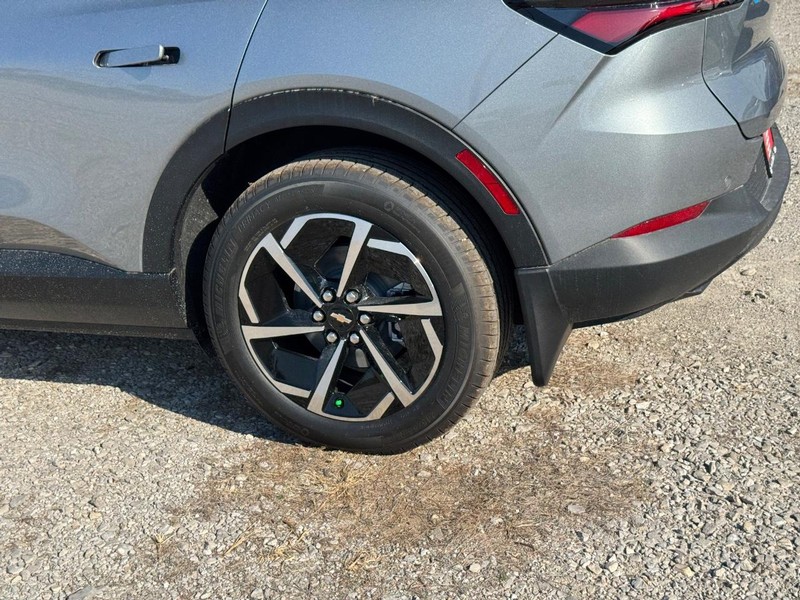 Chevrolet Equinox EV Vehicle Full-screen Gallery Image 4