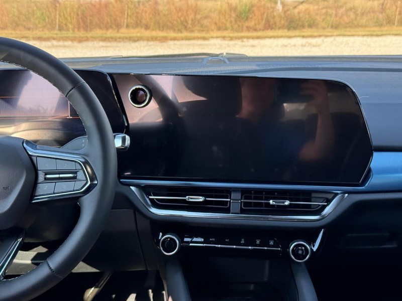 Chevrolet Equinox EV Vehicle Full-screen Gallery Image 8