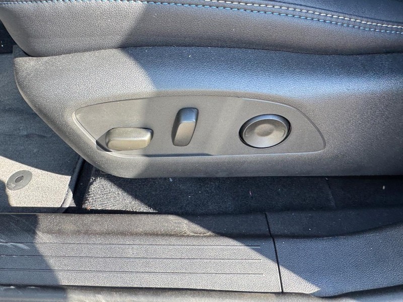 Chevrolet Equinox EV Vehicle Full-screen Gallery Image 10