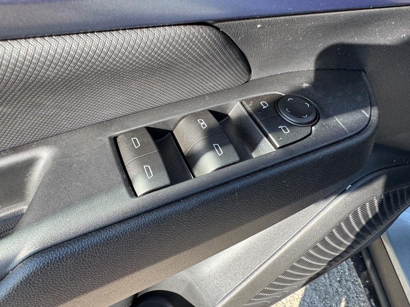 Chevrolet Equinox EV Vehicle Full-screen Gallery Image 11