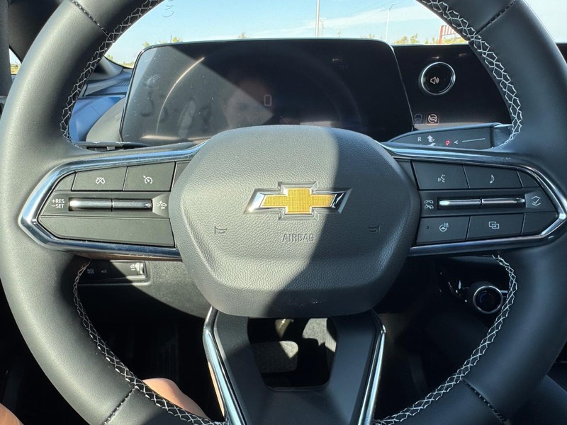 Chevrolet Equinox EV Vehicle Full-screen Gallery Image 12