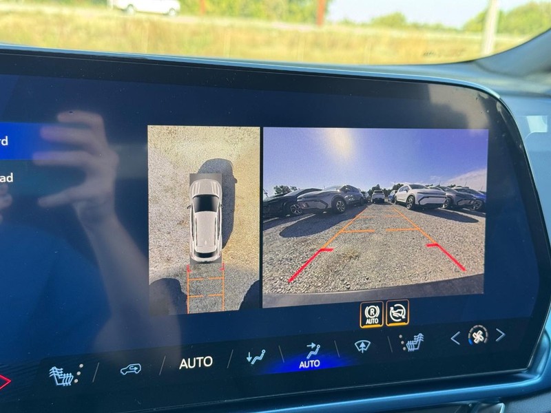 Chevrolet Equinox EV Vehicle Full-screen Gallery Image 16