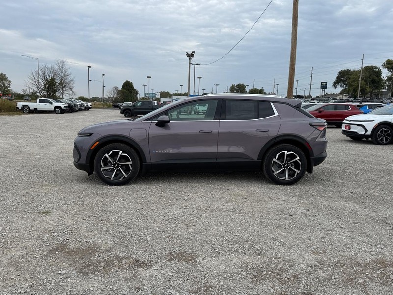 Chevrolet Equinox EV Vehicle Full-screen Gallery Image 2