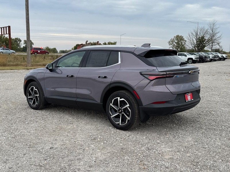 Chevrolet Equinox EV Vehicle Full-screen Gallery Image 3