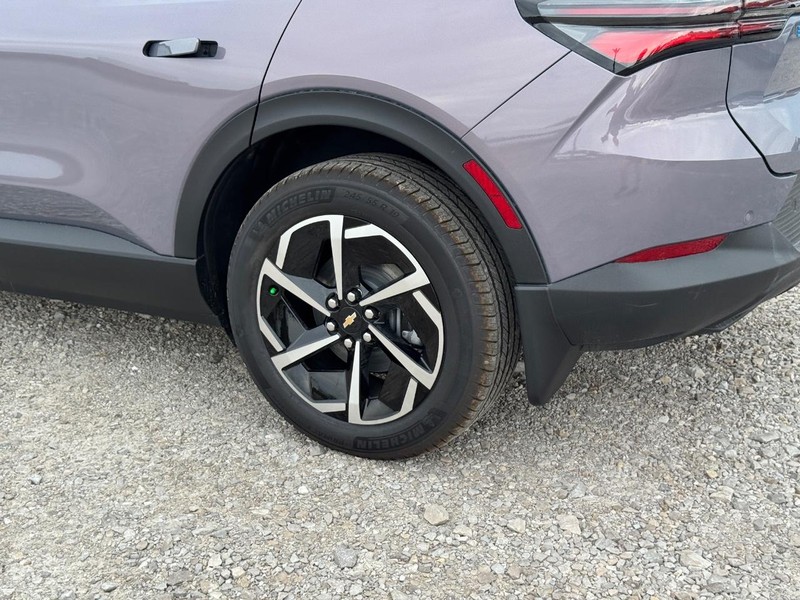 Chevrolet Equinox EV Vehicle Full-screen Gallery Image 4