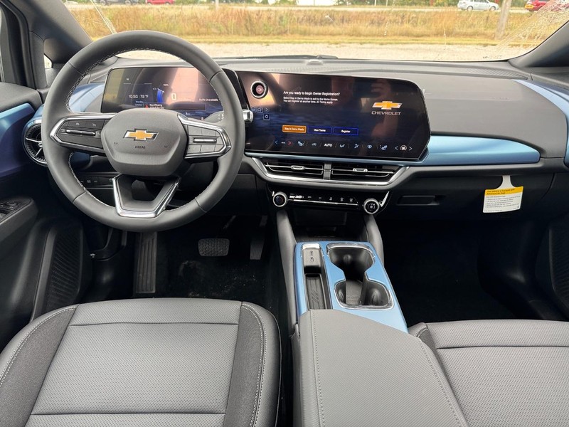 Chevrolet Equinox EV Vehicle Full-screen Gallery Image 6