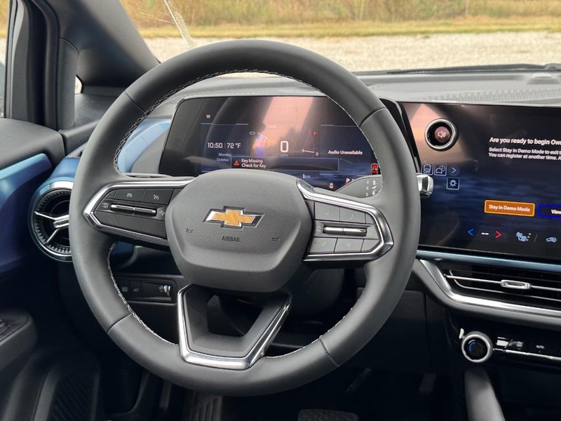 Chevrolet Equinox EV Vehicle Full-screen Gallery Image 7