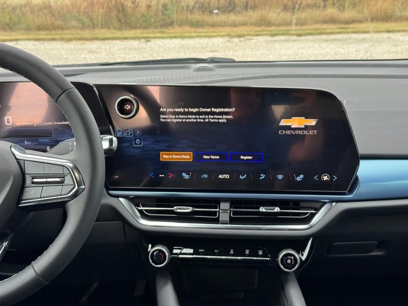 Chevrolet Equinox EV Vehicle Full-screen Gallery Image 8
