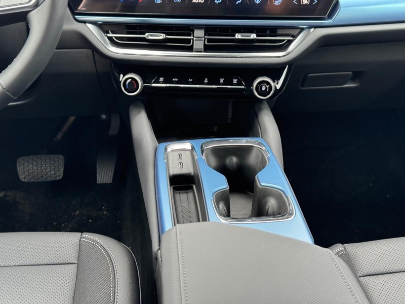 Chevrolet Equinox EV Vehicle Full-screen Gallery Image 9