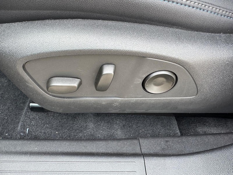 Chevrolet Equinox EV Vehicle Full-screen Gallery Image 10