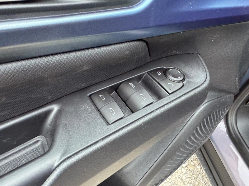 Chevrolet Equinox EV Vehicle Full-screen Gallery Image 11