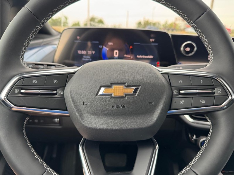 Chevrolet Equinox EV Vehicle Full-screen Gallery Image 12