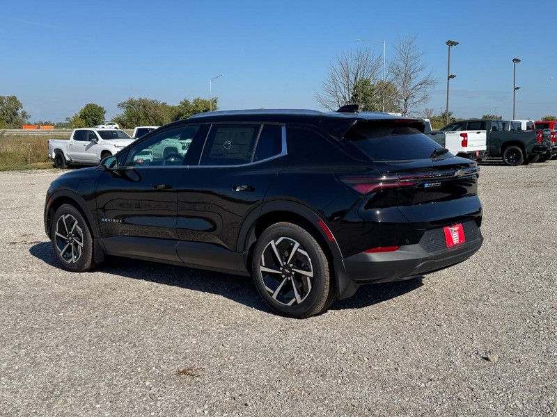 Chevrolet Equinox EV Vehicle Full-screen Gallery Image 3