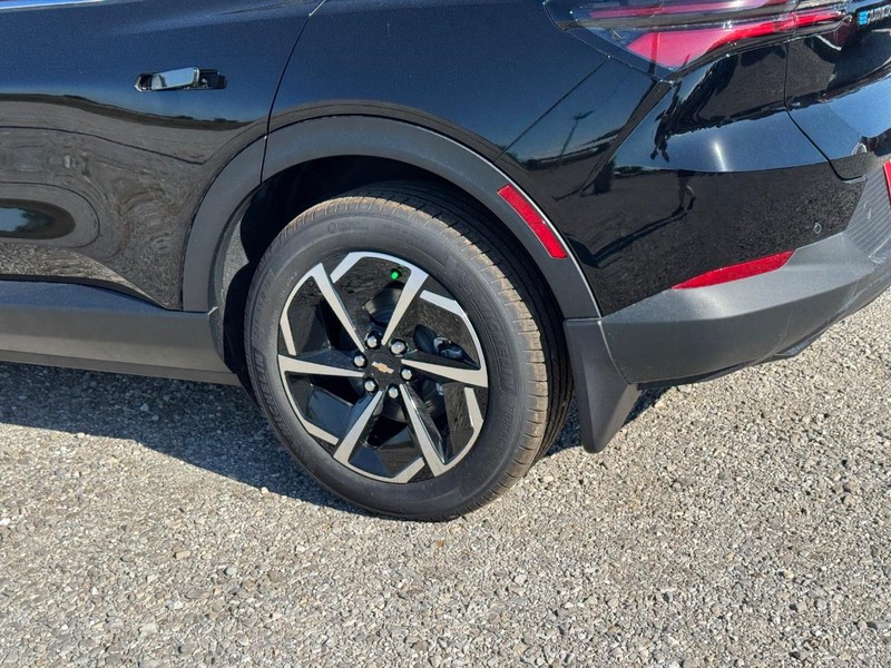 Chevrolet Equinox EV Vehicle Full-screen Gallery Image 4