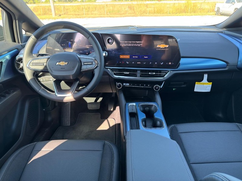 Chevrolet Equinox EV Vehicle Full-screen Gallery Image 6