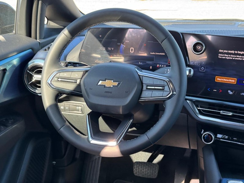 Chevrolet Equinox EV Vehicle Full-screen Gallery Image 7